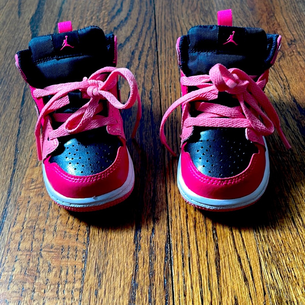 Toddler Jordan 1’s. Size 6c. With original box